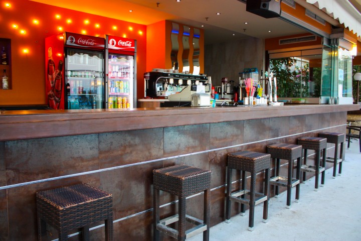 Hotel Pappas bar na plazi 1.jpg