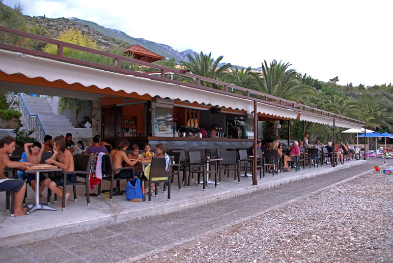 Hotel Pappas bar na plazi.jpg