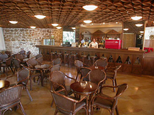 Hotel Pappas lobi bar 1.jpg