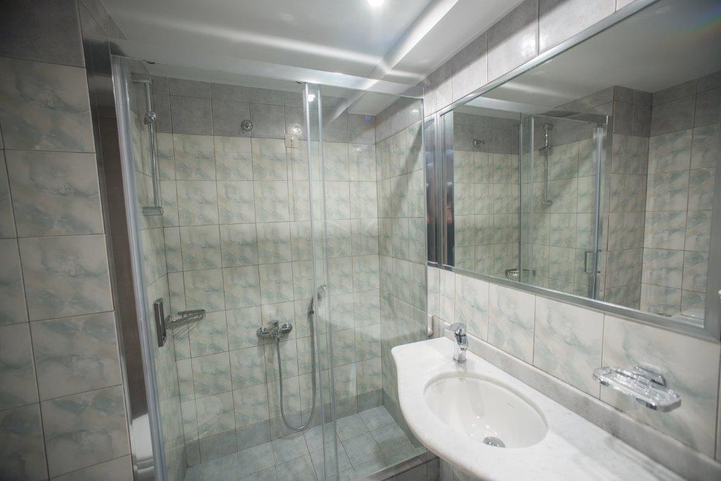 Hotel Pappas superior soba kupatilo.jpg