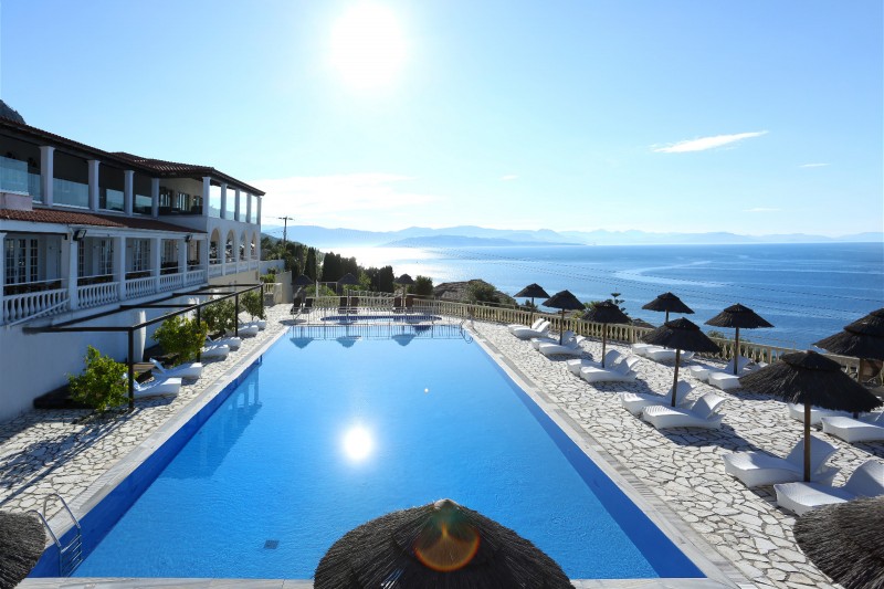 Hotel Pantokrator bazen.jpg