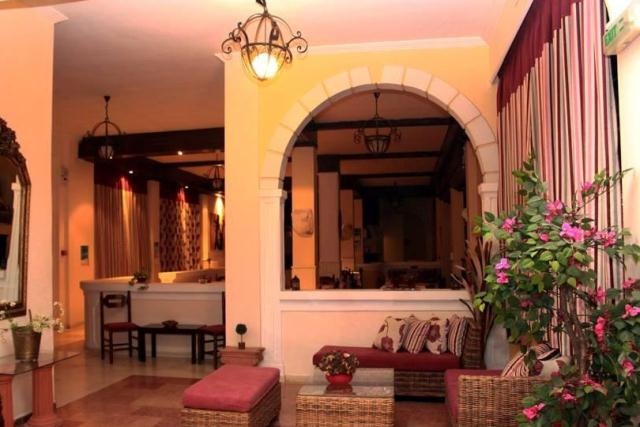 Hotel Pantheon Hall lobi.jpg