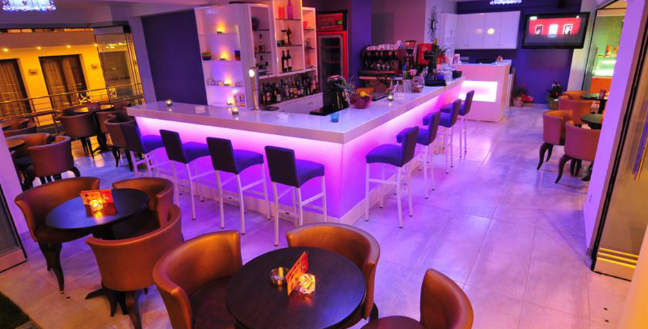 Hotel Panorama Inn bar 1.jpg