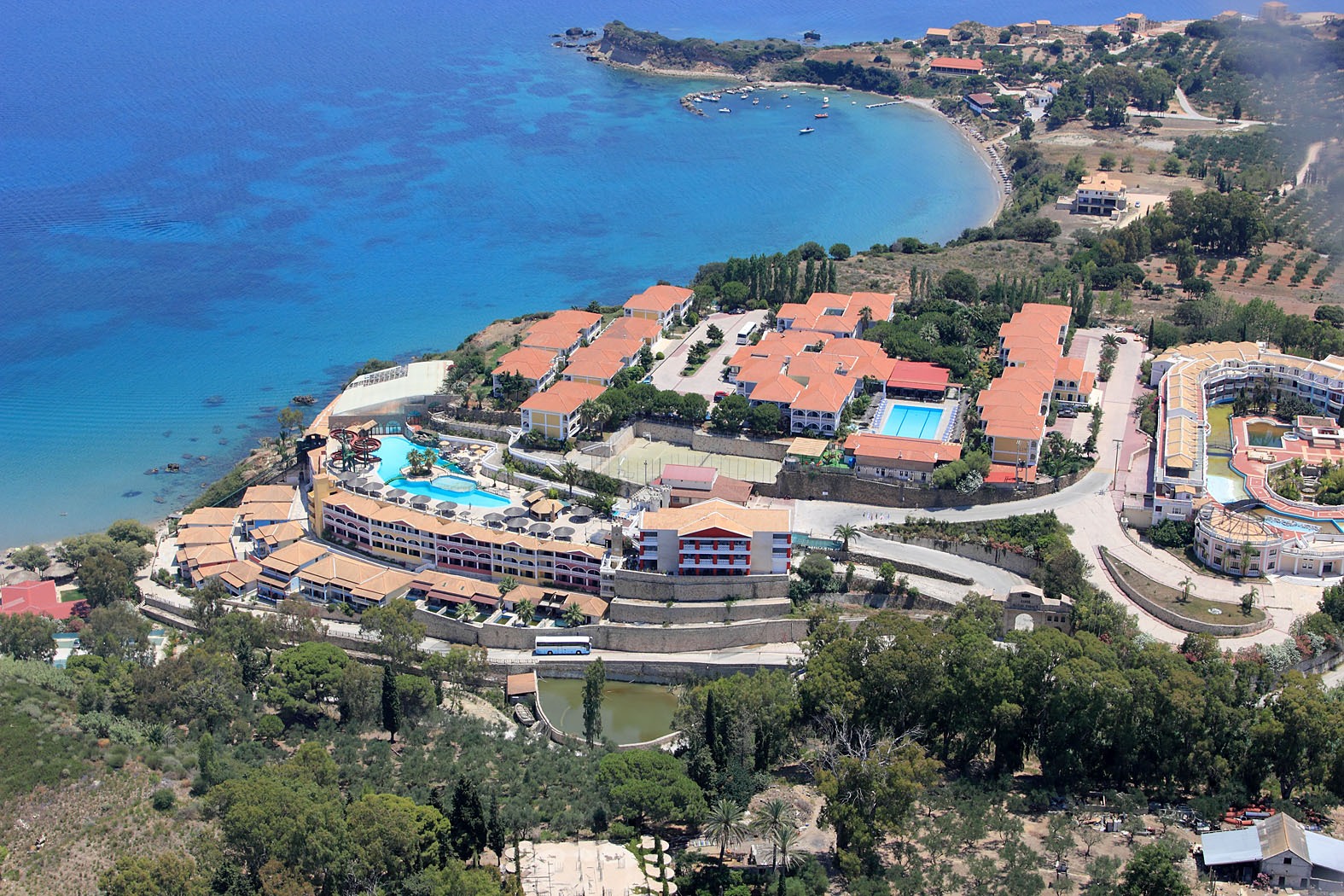 Hotel Palazzo di Zante panoramski pogled na hotel.jpg