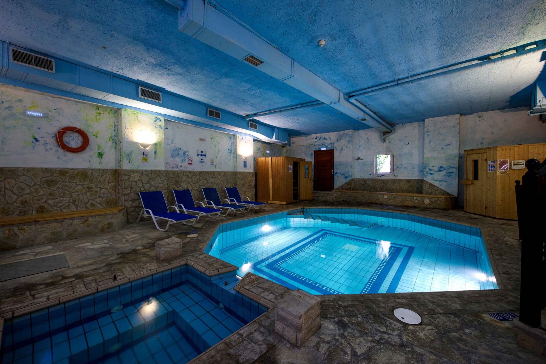 Hotel Palazzo di Zante umutrasnji bazen.jpg