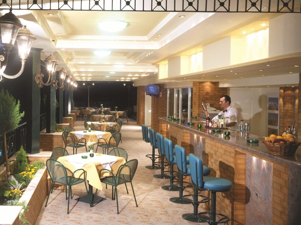 Hotel Oscar bar 1.jpeg