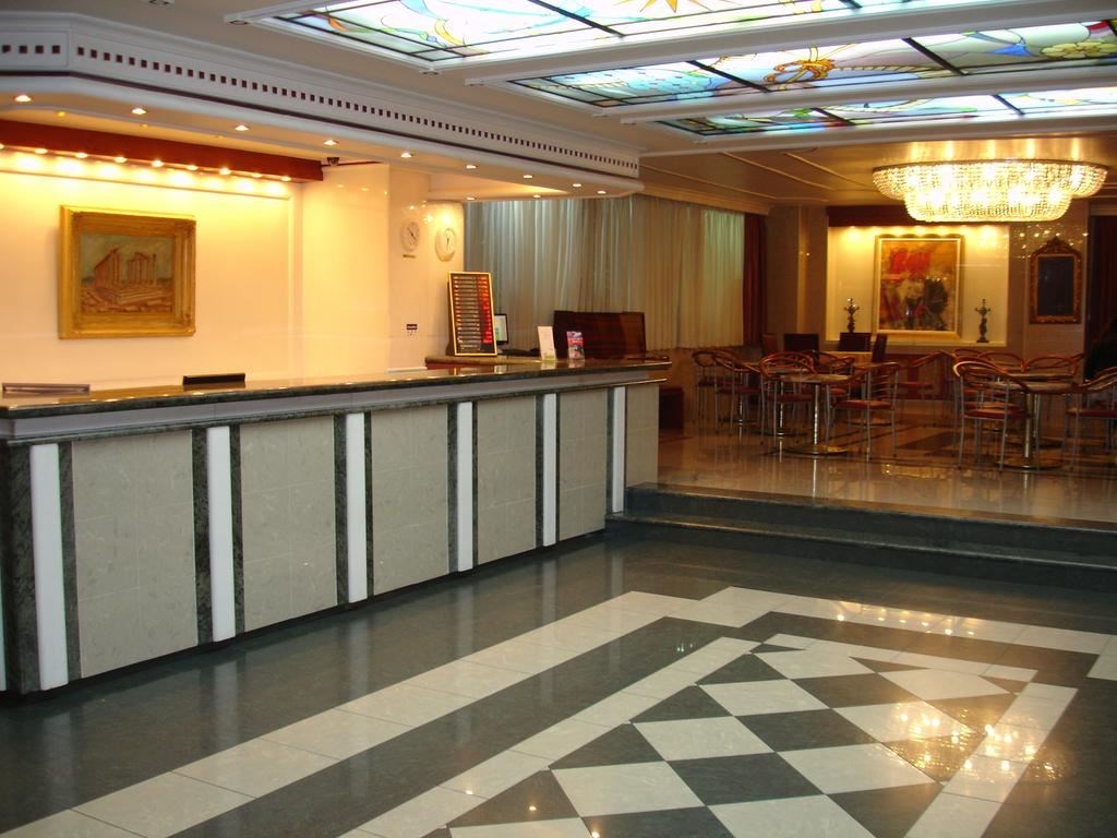 Hotel Oscar recepcija.jpeg