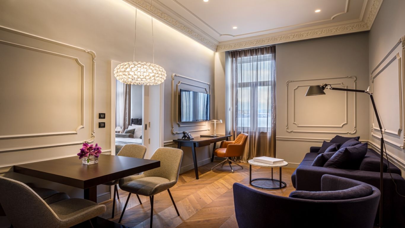 Hotel Ambasador-Junior suite pogled more.jpg
