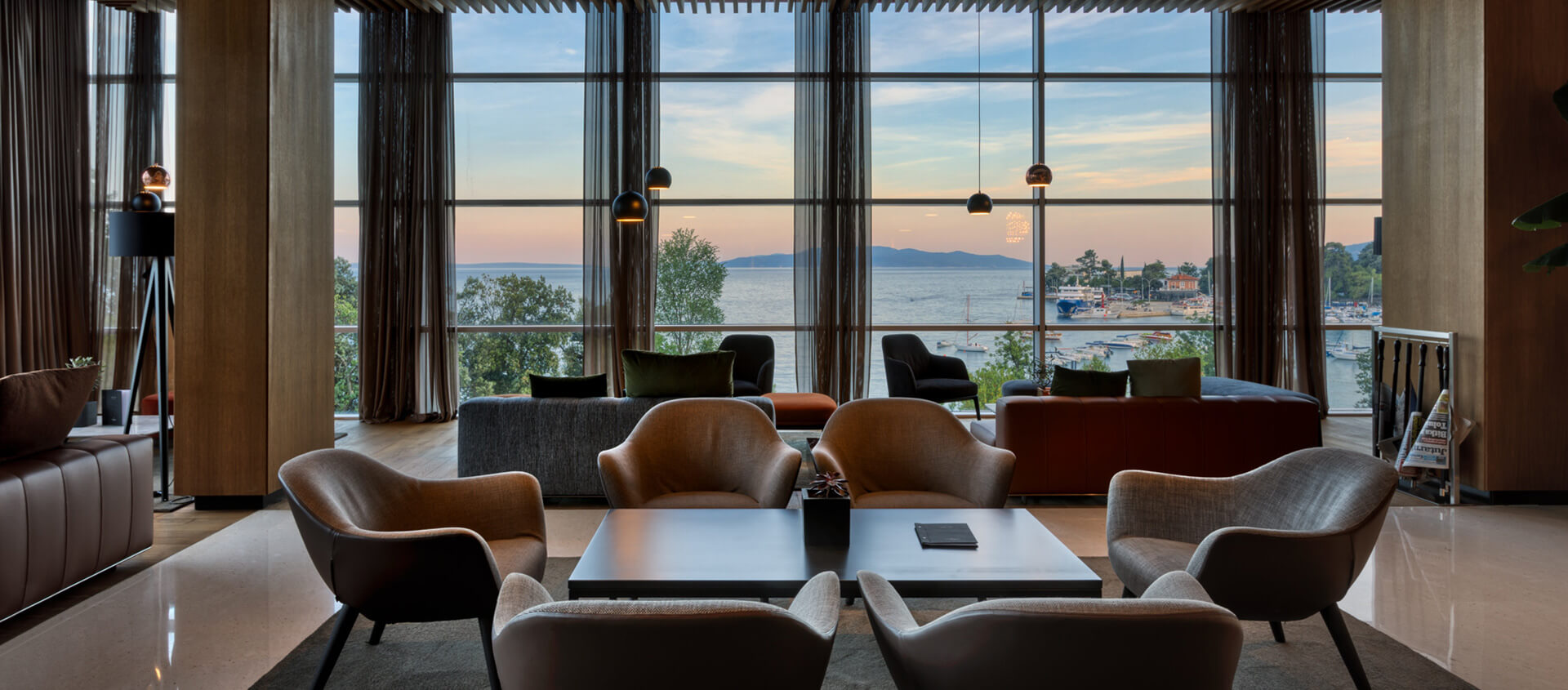Hotel Ambasador-Lobby.jpg