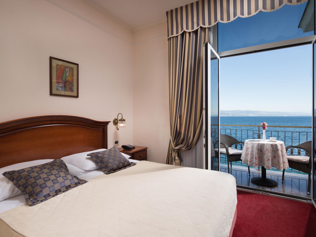 Hotel Savoy-Standardna soba pogled more.jpg