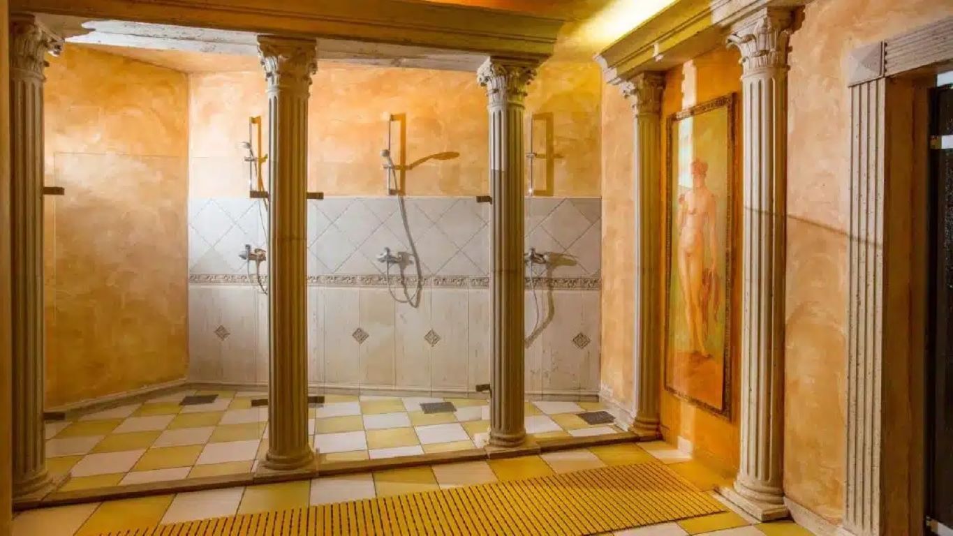Grand Hotel 4 Opatijska Cvijeta-Parno kupatilo.jpg