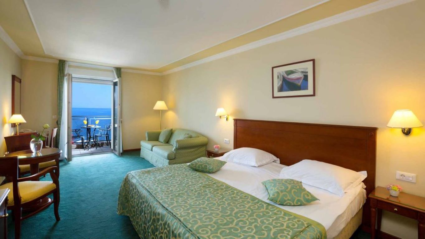 Grand Hotel 4 Opatijska Cvijeta-Standardna soba.jpg