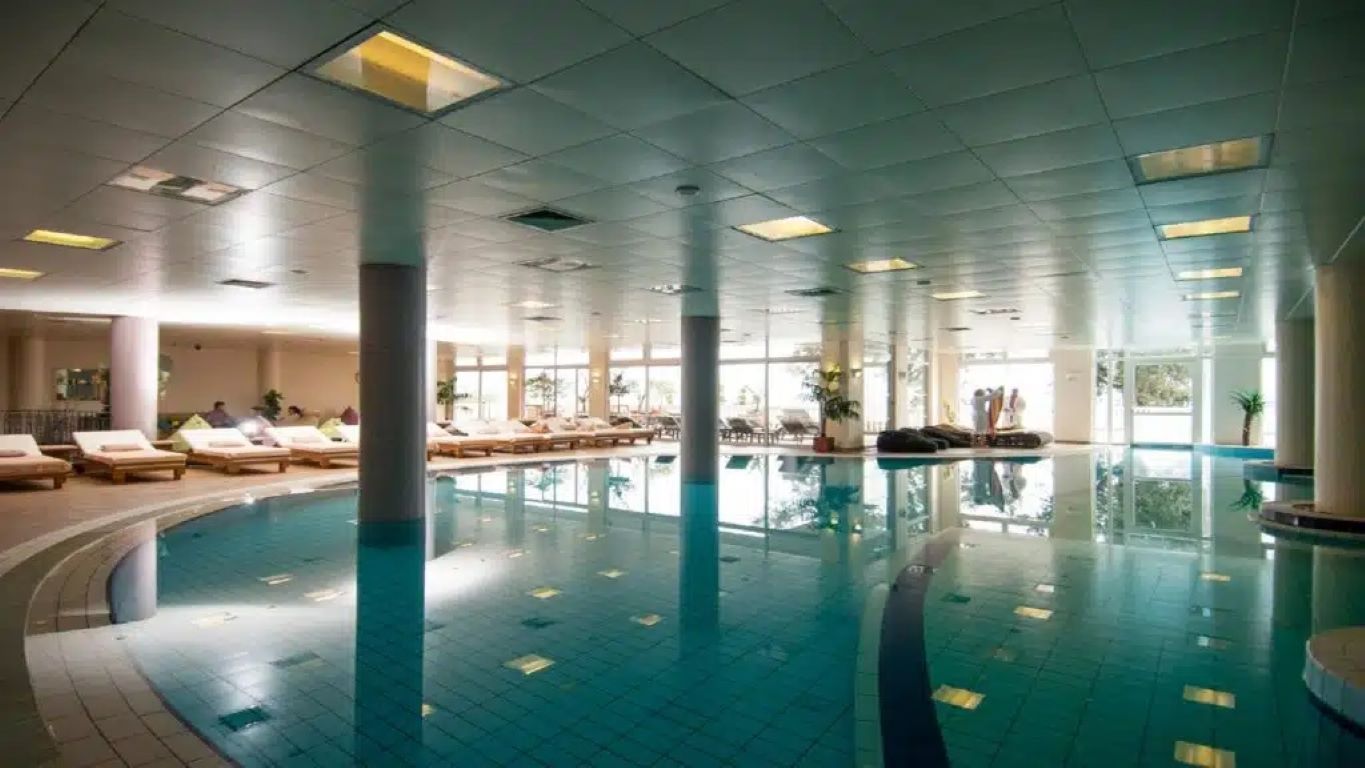 Grand Hotel 4 Opatijska Cvijeta-Unutrasnji bazen.jpg