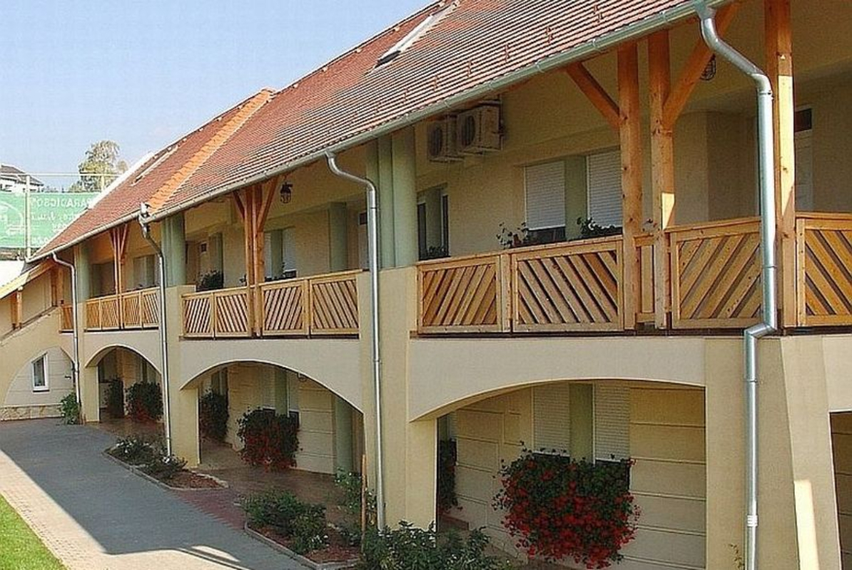 Hotel Makar Sport & Wellness Atrium zgrada.jpg