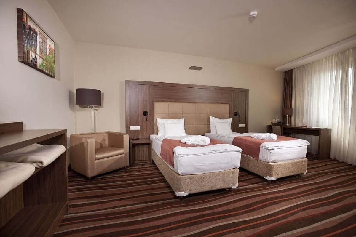 Hotel Makar Sport & Wellness central soba.jpg