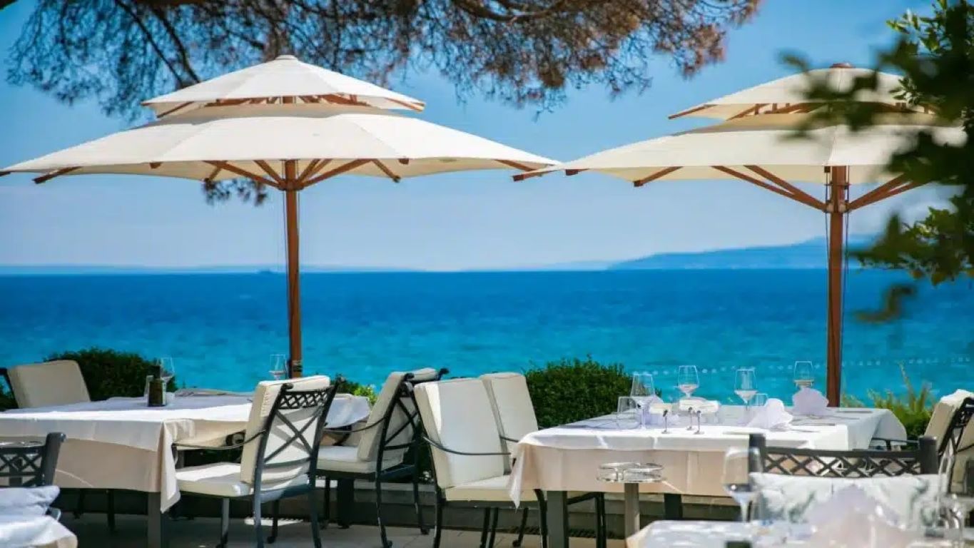 Hotel Milenij-Terasa restorana.jpg