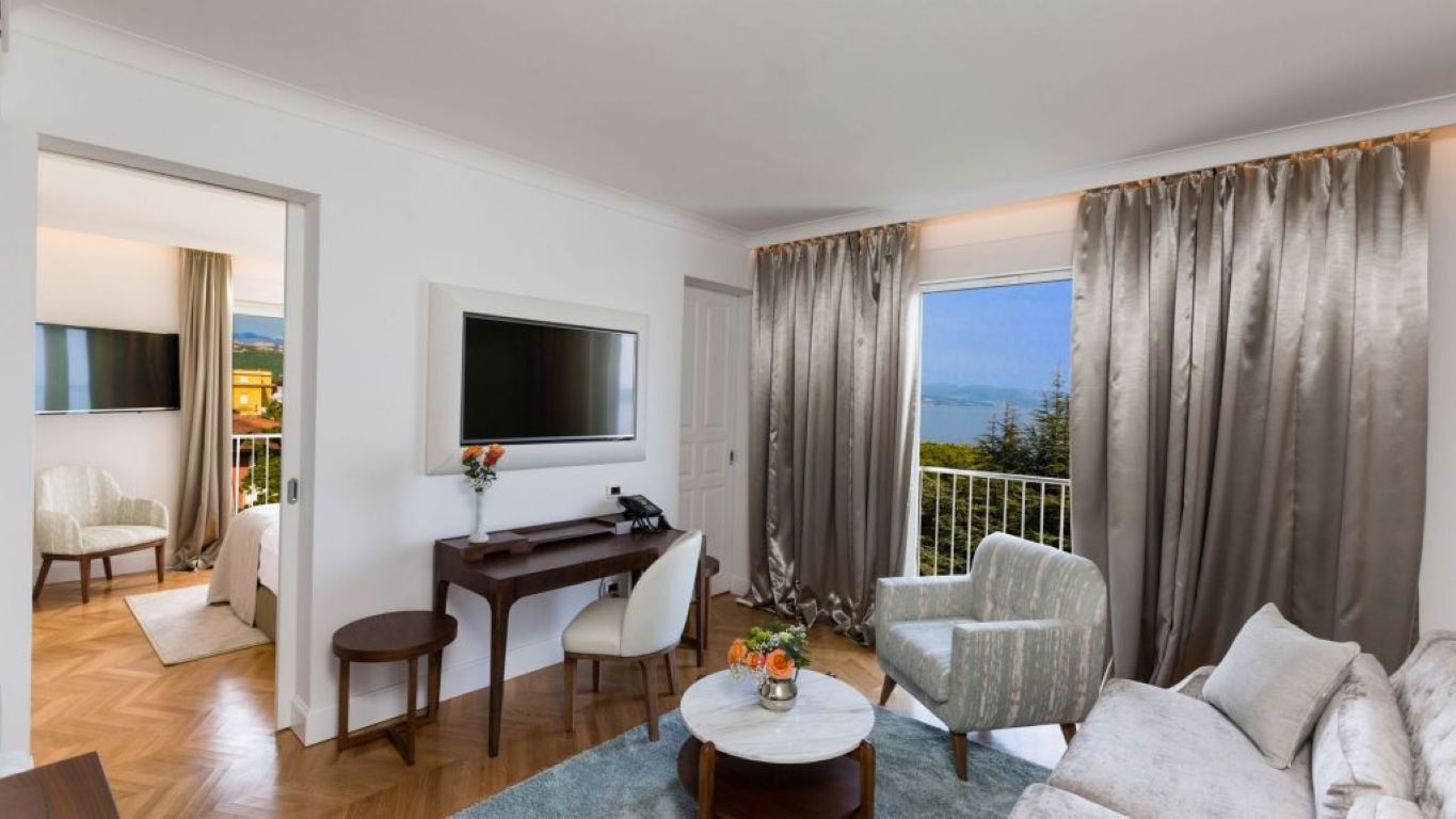 Milenij Hotel-Suite pogled more.jpg