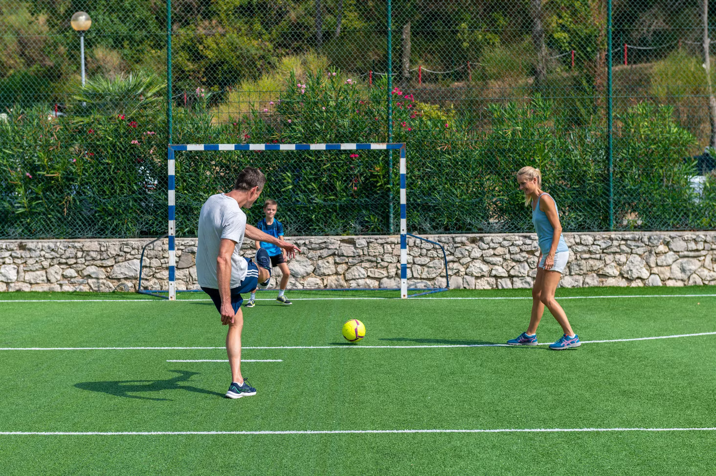 Hedera Hotel-Teren za fudbal.jpg