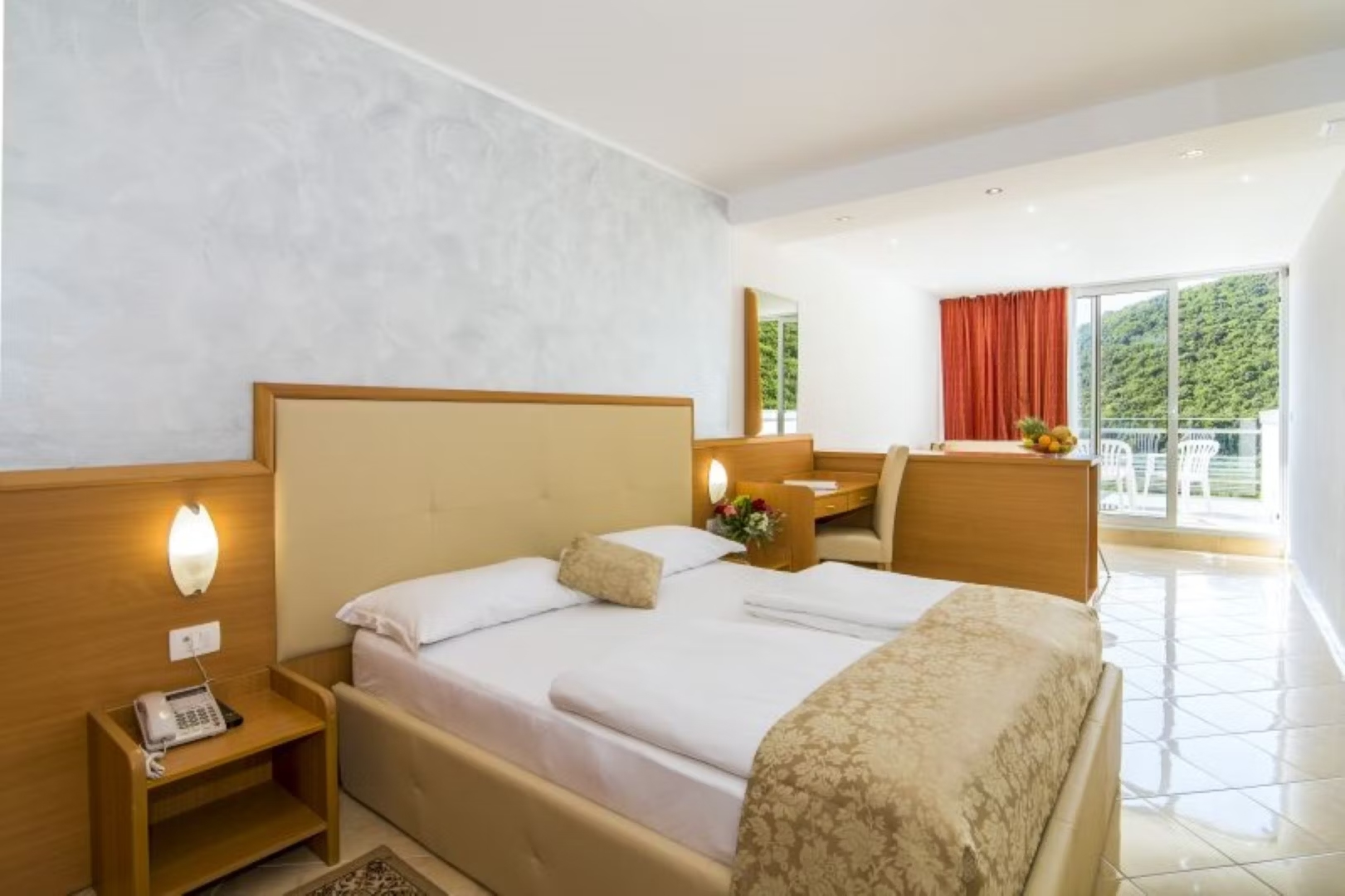 Hotel Hedera-Standardna soba pomocni lezaj.jpg
