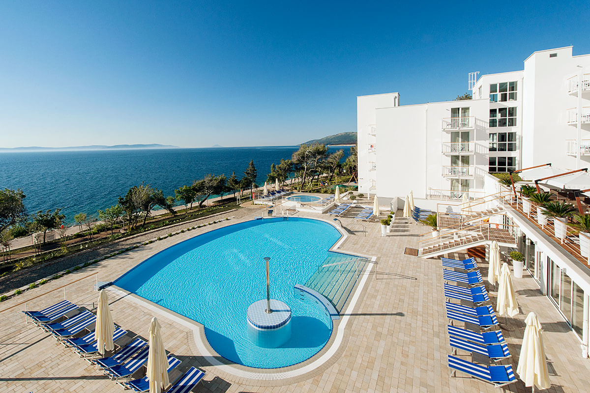 Hotel & Casa Valamar Sanfior-Bazen.jpg
