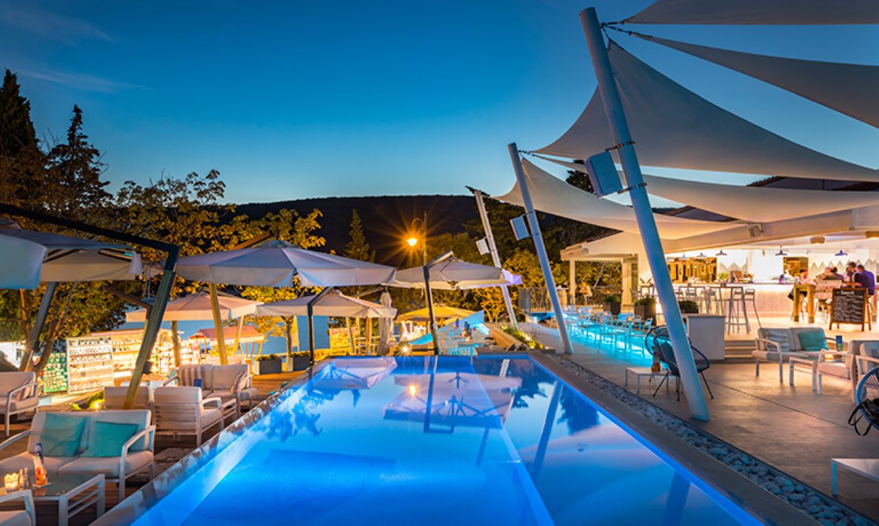 Valamar Sanfior Hotel & Casa-Klub na plazi.jpg