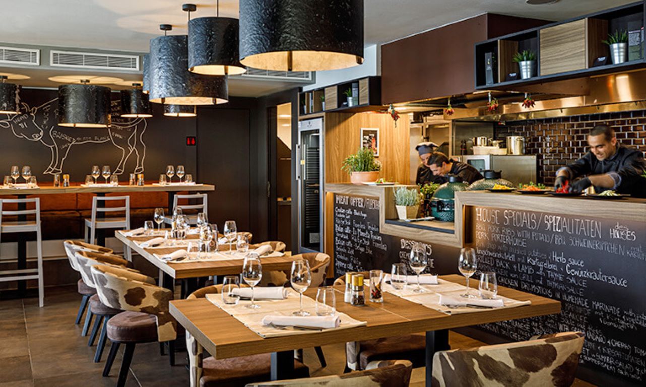 Valamar Sanfior Hotel & Casa-Steakhouse bar.jpg