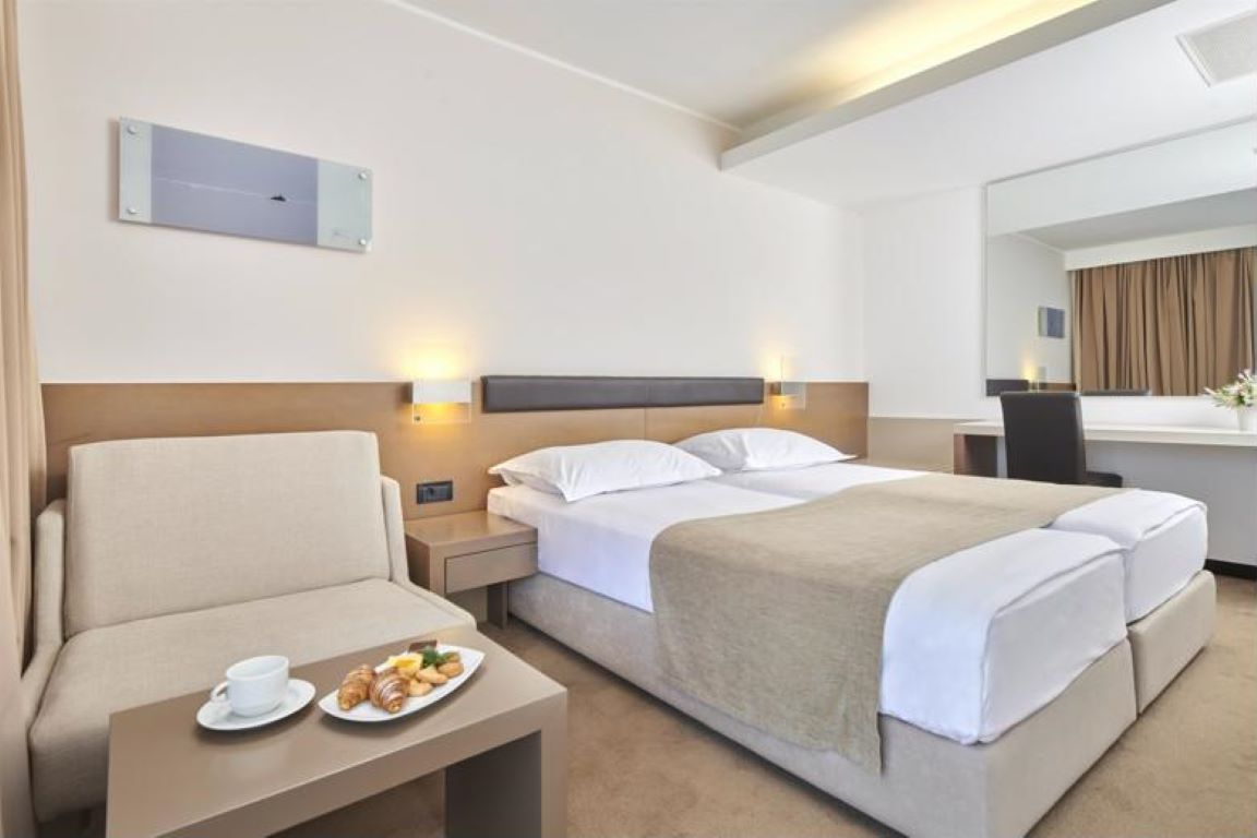 Hotel Molindrio Plava Laguna-Classic soba pomocni lezaj.jpg