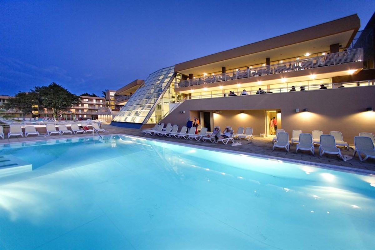 Molindrio Plava Laguna Hotel-Nocni izlged.jpg