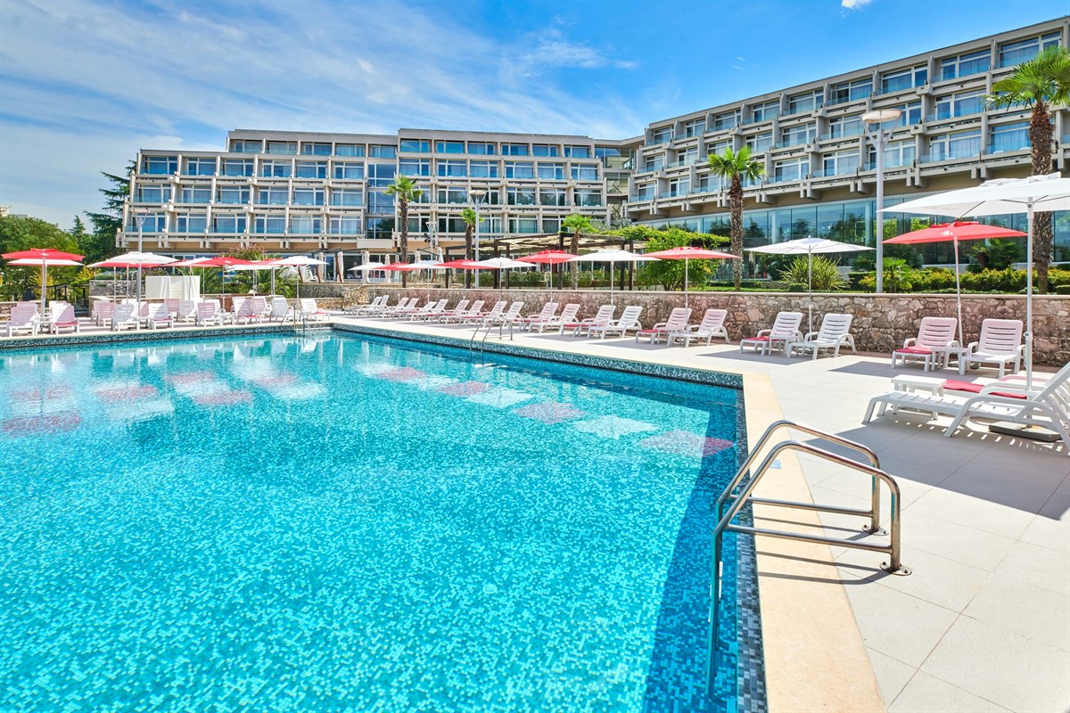 Hotel Mediteran Plava Laguna-Bazen.jpg