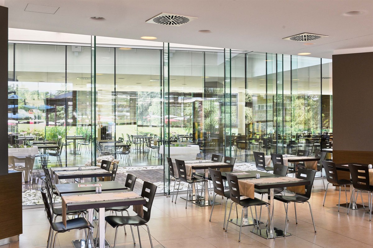 Hotel Mediteran Plava Laguna-Restoran.jpg