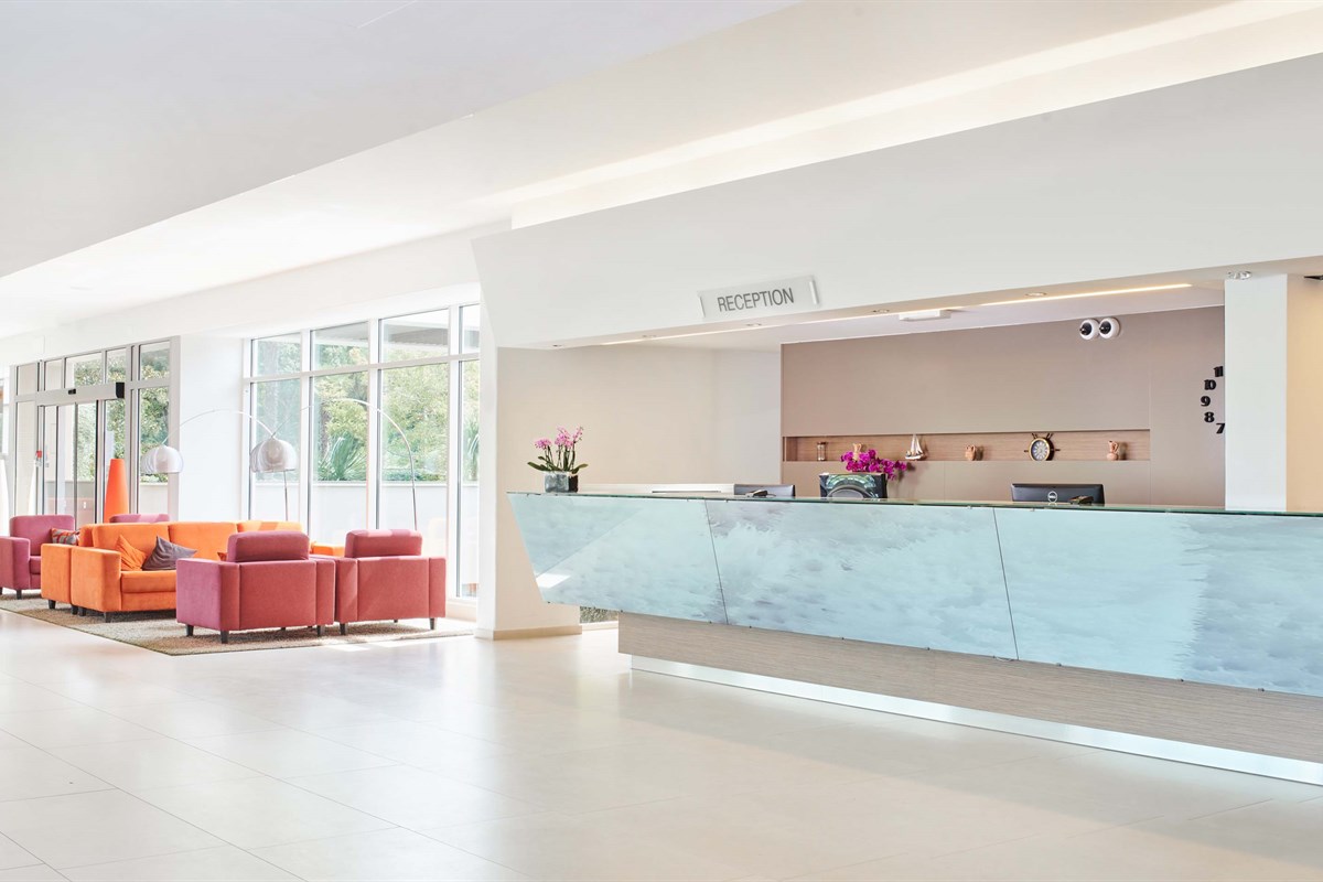 Mediteran Plava Laguna Hotel-Recepcija.jpg