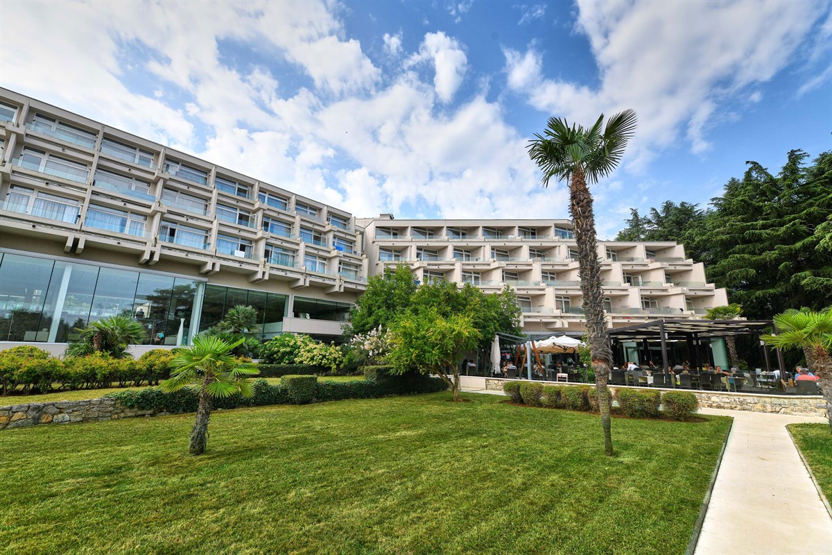 Mediteran Plava Laguna Hotel-Zgrada hotela.jpg
