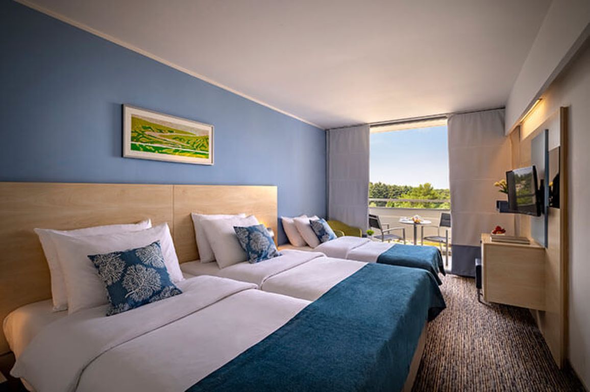 Valamar Diamant Hotel-Superior trokrevetna soba.jpg