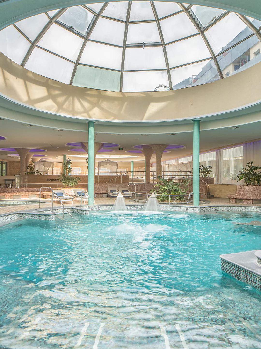 Spirit Hotel Thermal Spa bazen.jpg