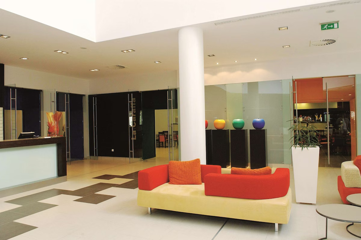 Park Inn by Radisson Sarvar Resort & Spa-Recepcija.jpg