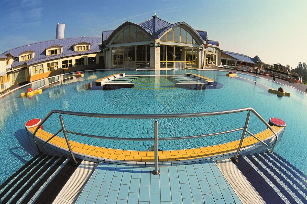 Park Inn by Radisson Sarvar Resort & Spa-Spoljasnji bazen.jpg
