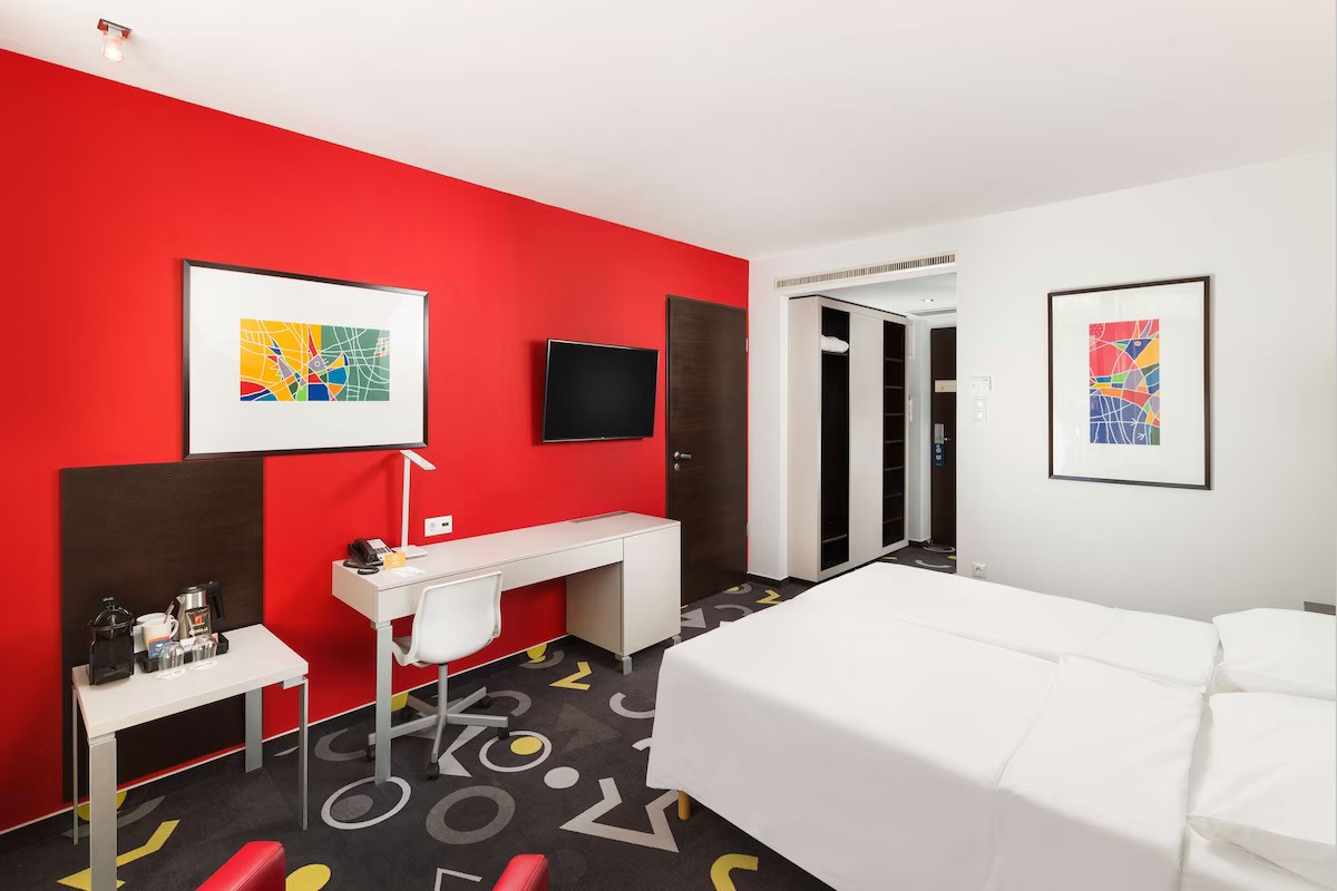 Park Inn by Radisson Sarvar Resort & Spa-Standardna soba.jpg