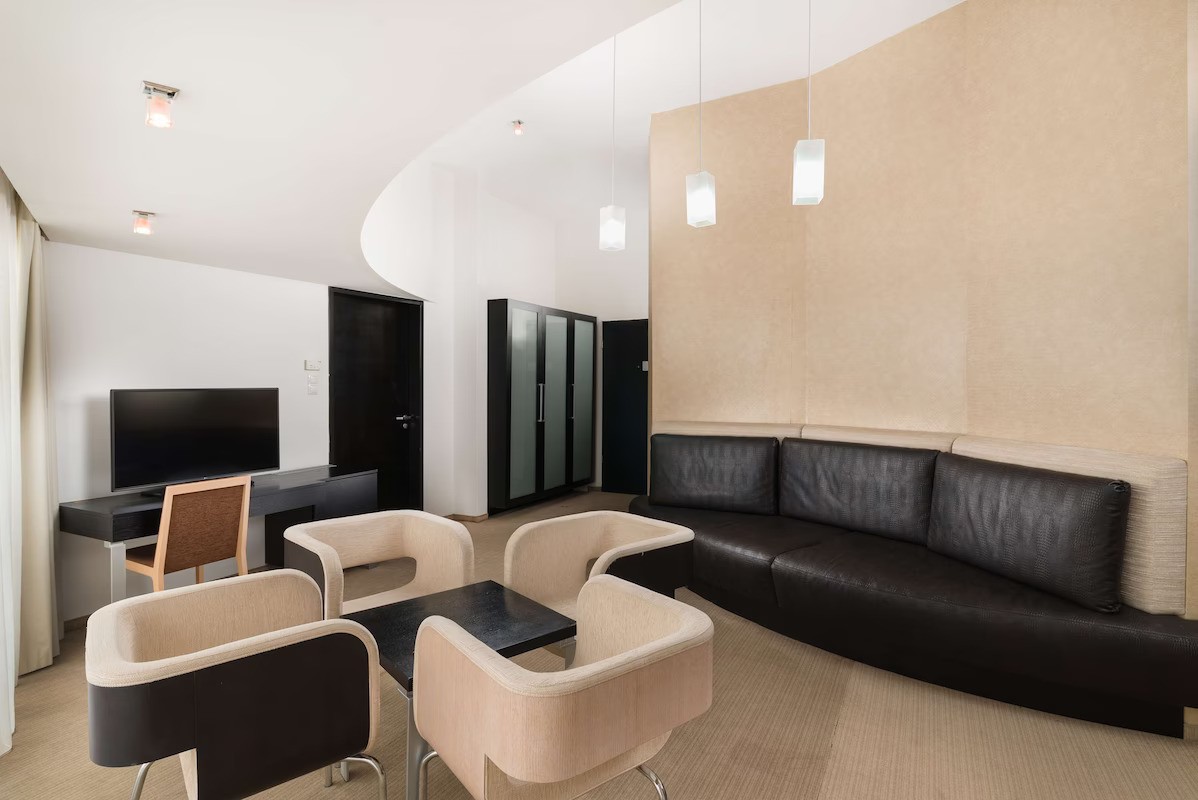 Park Inn by Radisson Sarvar Resort & Spa-Top foor suite.jpg