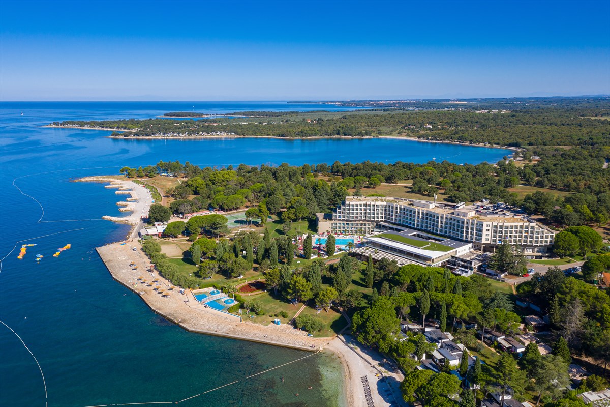 Hotel Materada Plava Laguna-Panorama hotela.jpg