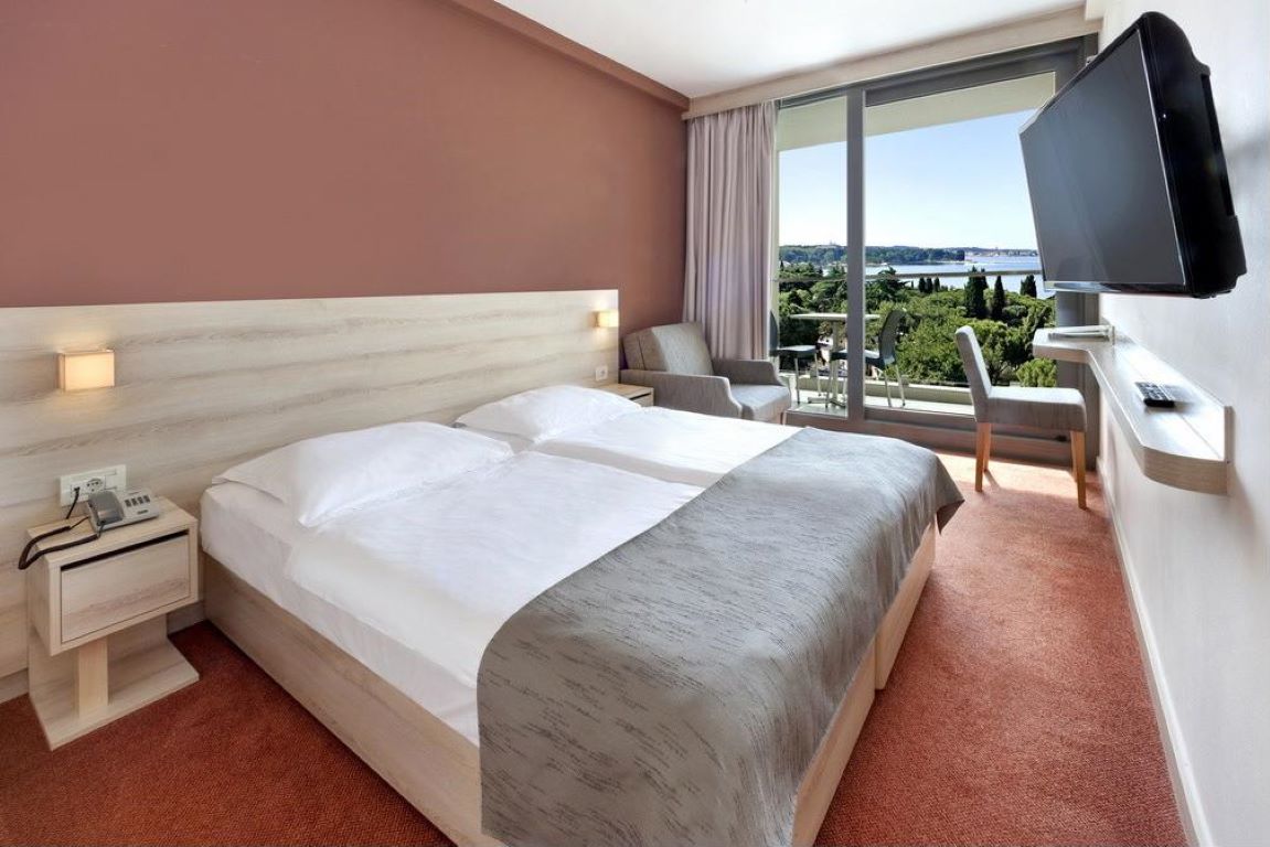 Hotel Materada Plava Laguna-Superior soba pomocni lezaj.jpg