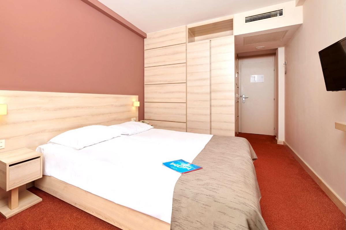 Materada Plava Laguna Hotel-Classic soba balkon.jpg