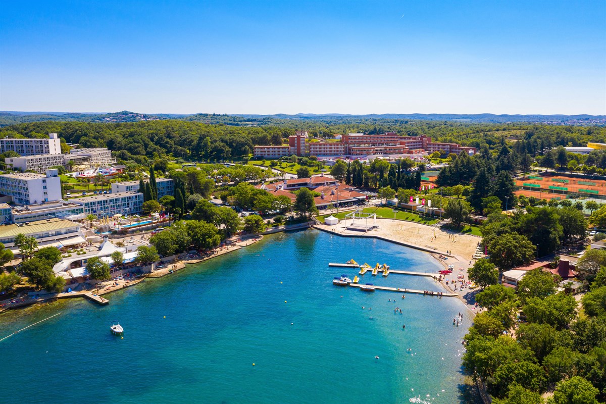 Hotel Albatros Plava Laguna-Panorama hotela.jpg