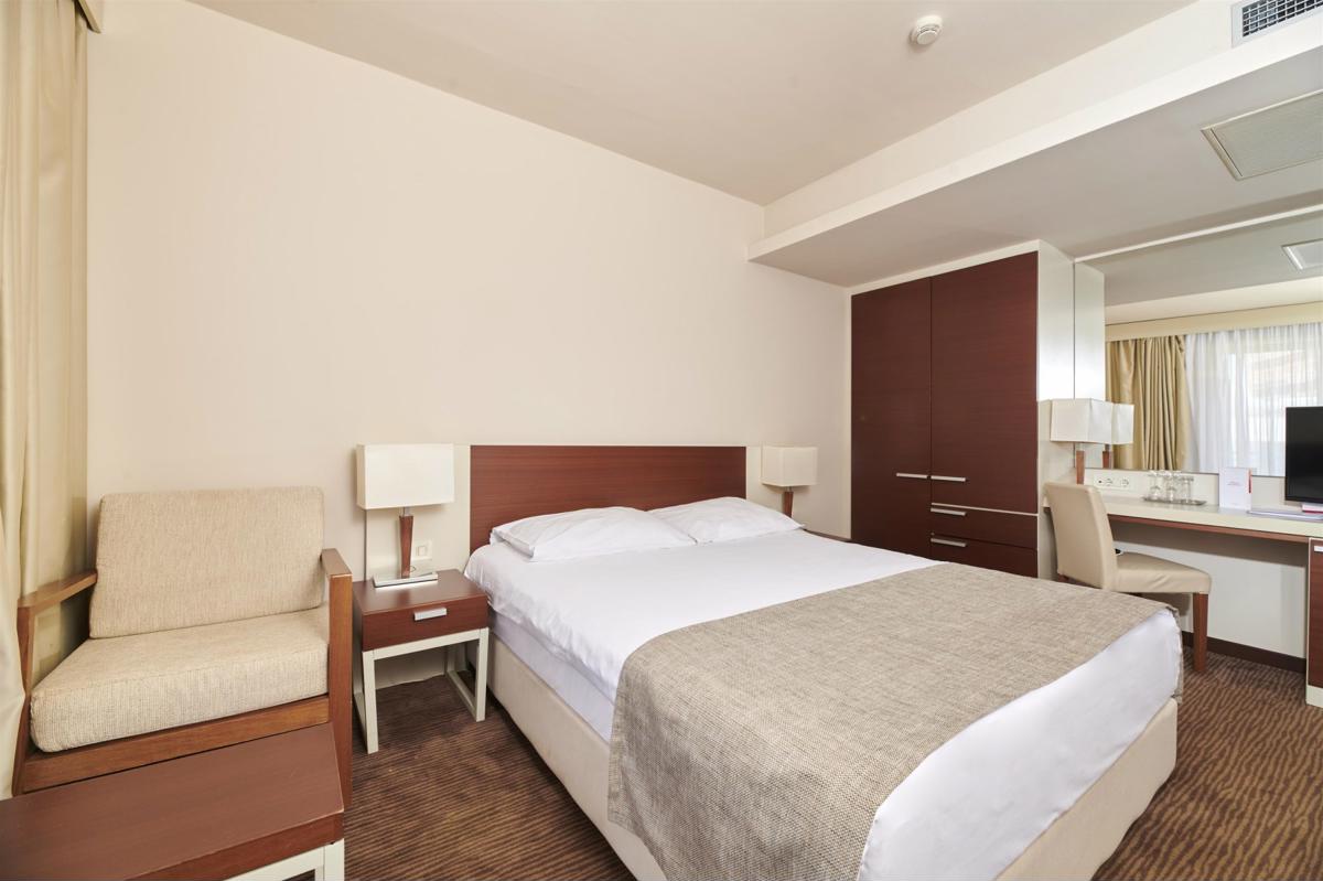 Hotel Albatros Plava laguna-Classic soba sa balkonom.jpg