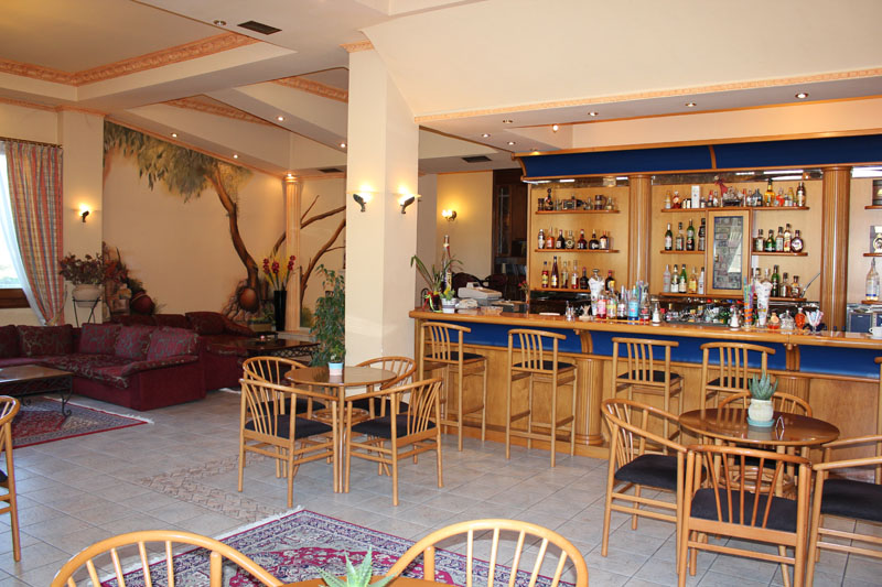 Hotel Orfeas bar 1.jpg