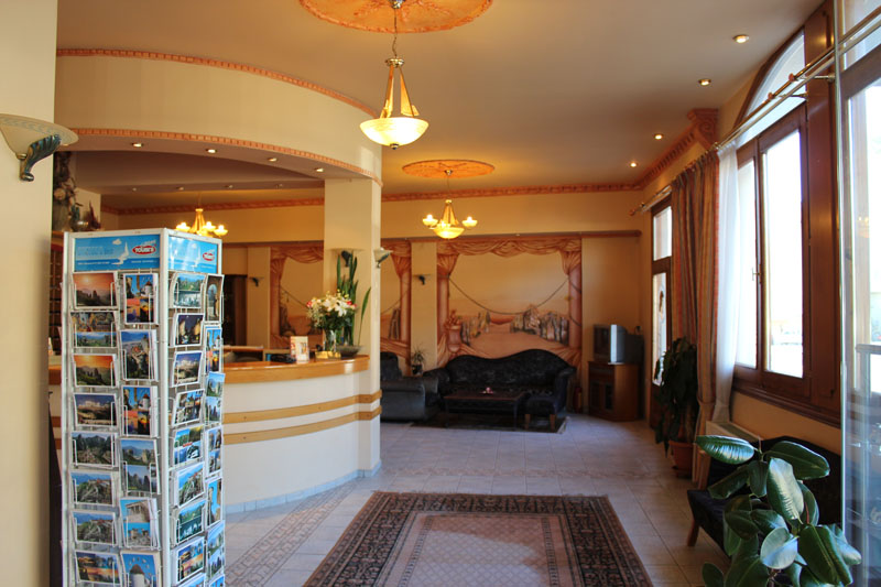 Hotel Orfeas recepcija.jpg