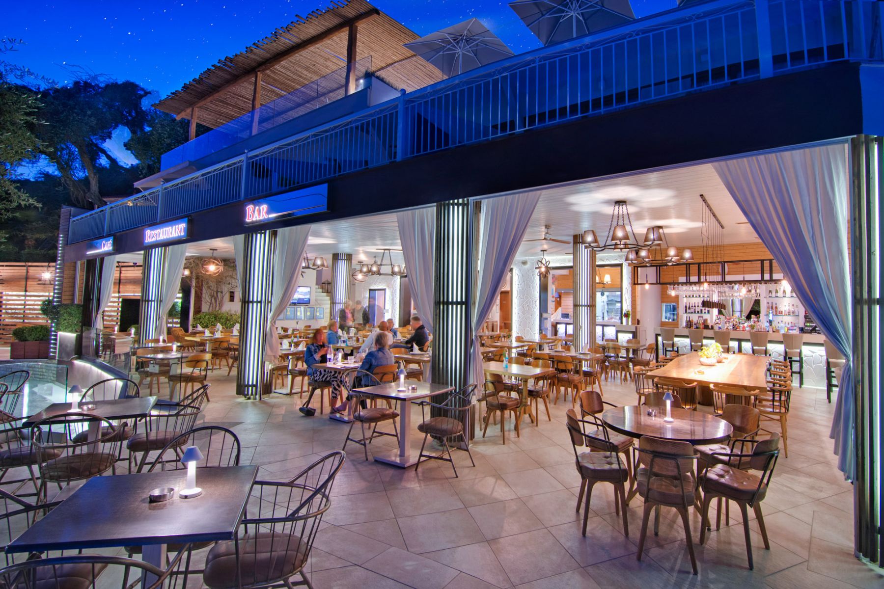 Hotel Valtos Beach-Terasa restorana.jpg