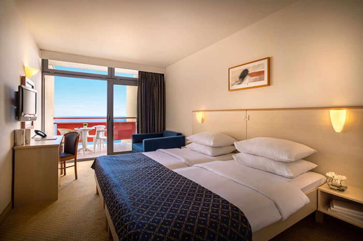 Rubin Sunny Valamar Hotel-Superior trokrevetna soba.jpg