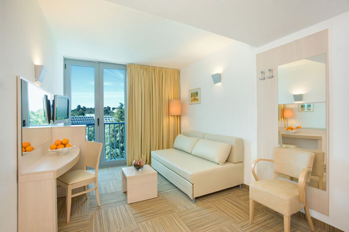 Hotel Valamar Crystal-Junior suite.jpg