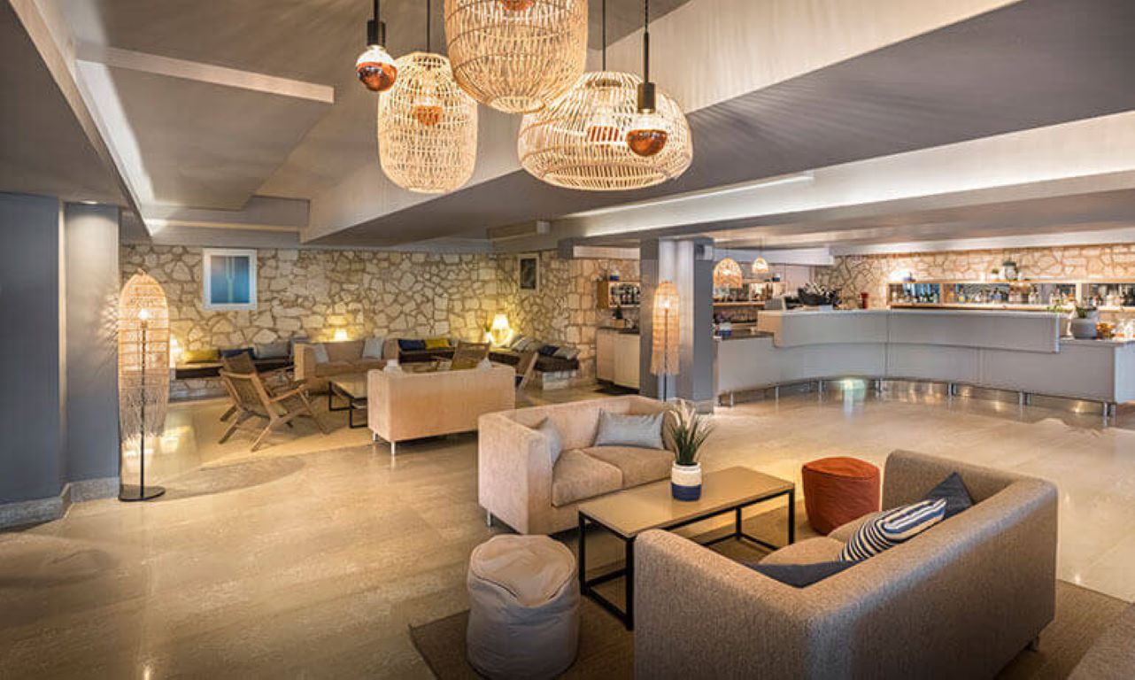 Hotel Valamar Crystal-Lobby bar.jpg