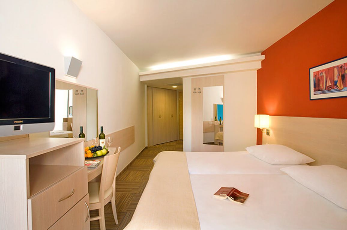 Hotel Valamar Crystal-Superior soba.jpg